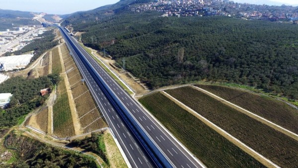 Yollarda Tarihi Seviye! 'Bölünmüş Yol Uzunluğumuzu 30 Bin 49 Kilometreye Ulaştı'