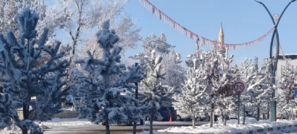 İlçe Tamamen Buz Tuttu! Termometreler Eksi 33 Dereceyi Gösterdi