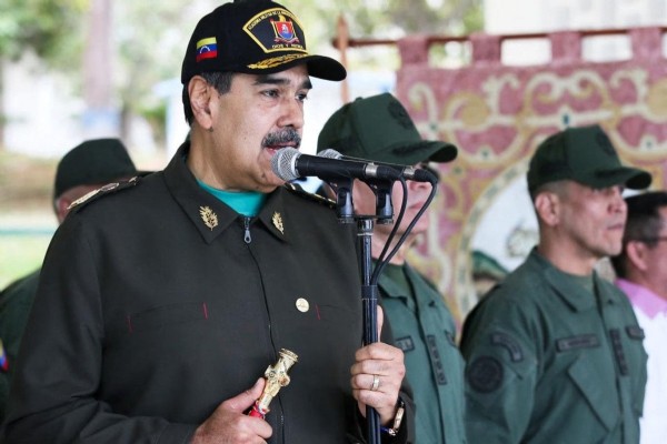 Venezuela'da patlama sesleri! Başkent Caracas’ta dumanlar yükseliyor