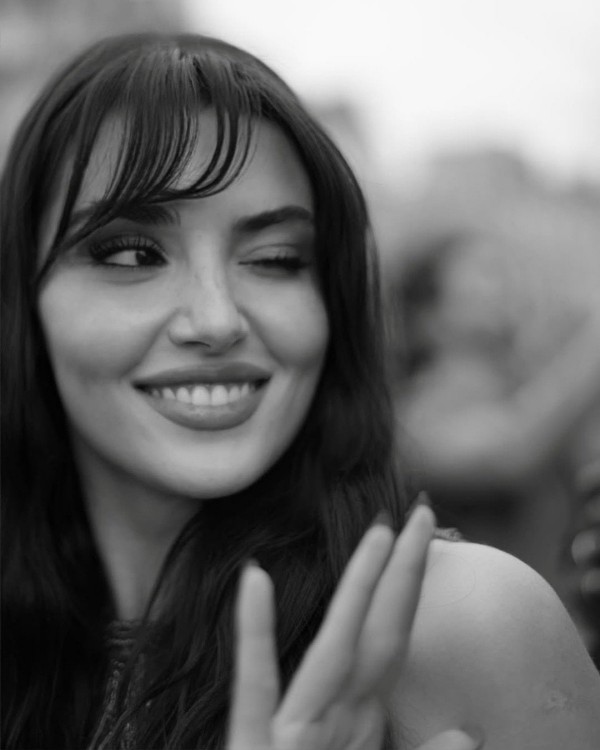 Hande Erçel, Paris Moda Haftası'nda