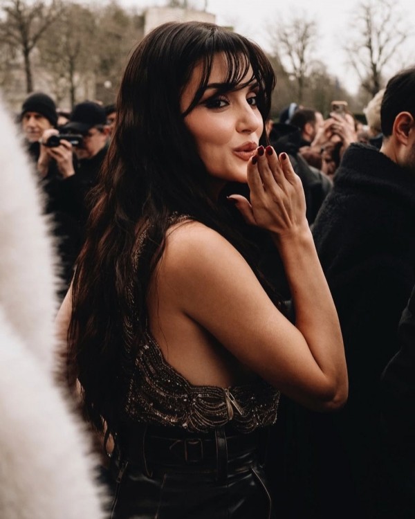 Hande Erçel, Paris Moda Haftası'nda