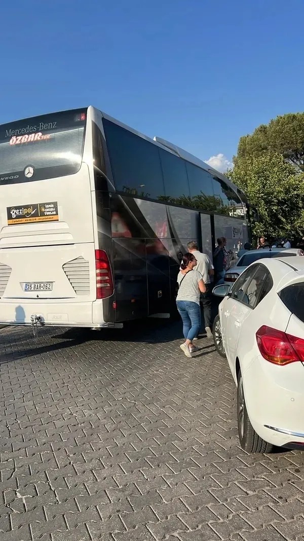 Özgür Özel'in Taşımalı Mitingleri Bıktırdı! Otobüsleri Yalvar Yakar Dolduruyorlar