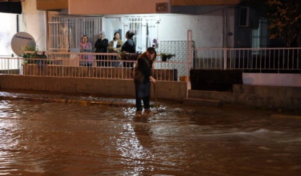 CHP'li İzmir Hizmete Hasret! Yollar Göle Döndü!