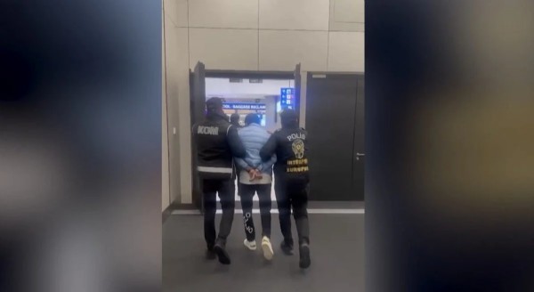 Bakan Yerlikaya Duyurdu! Organize Suç Örgütü Lideri Türkiye'ye Getirildi