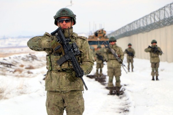 Sınırda Gece Gündüz Nöbet! Hudut Kartalları Türkiye-İran Sınırını 7 Gün 24 Saat Koruyor