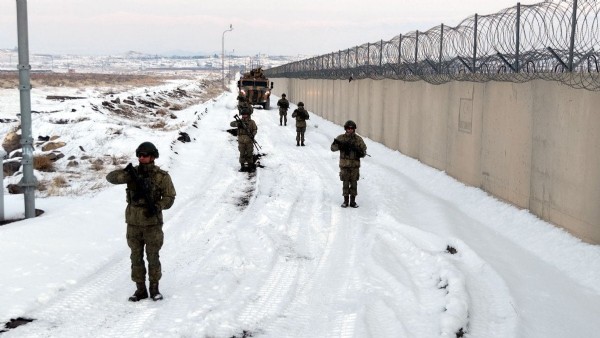 Sınırda Gece Gündüz Nöbet! Hudut Kartalları Türkiye-İran Sınırını 7 Gün 24 Saat Koruyor