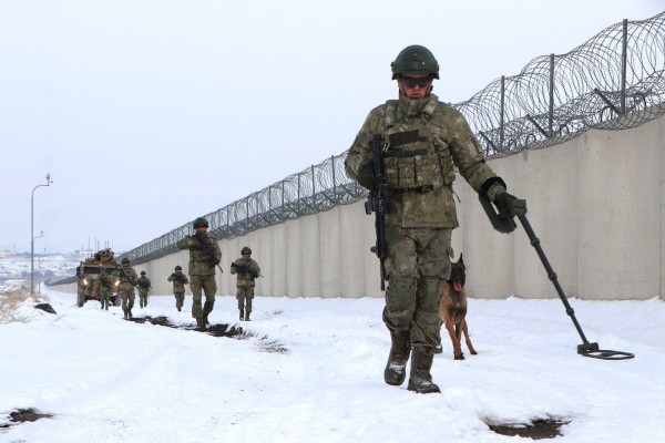 Sınırda Gece Gündüz Nöbet! Hudut Kartalları Türkiye-İran Sınırını 7 Gün 24 Saat Koruyor