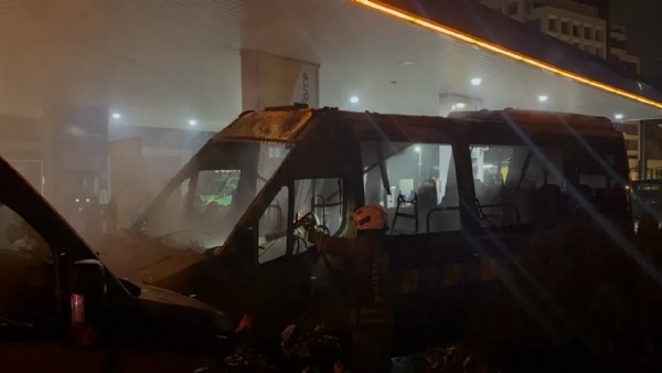 Kağıthane'de Korkutan Anlar! Minibüsler Alev Aldı