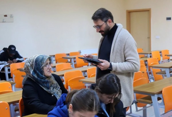 Kızıyla Üniversite Okuyor!