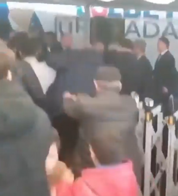 Bursa Büyükşehir Belediye Başkanı Bozbey’e Saldırı Gİrişimi!