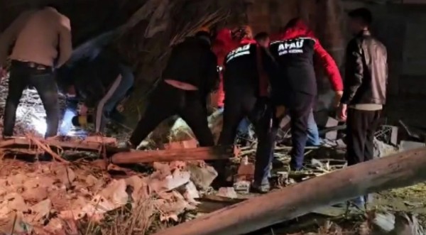 Mandıra Çöktü! Çok Sayıda Telef...