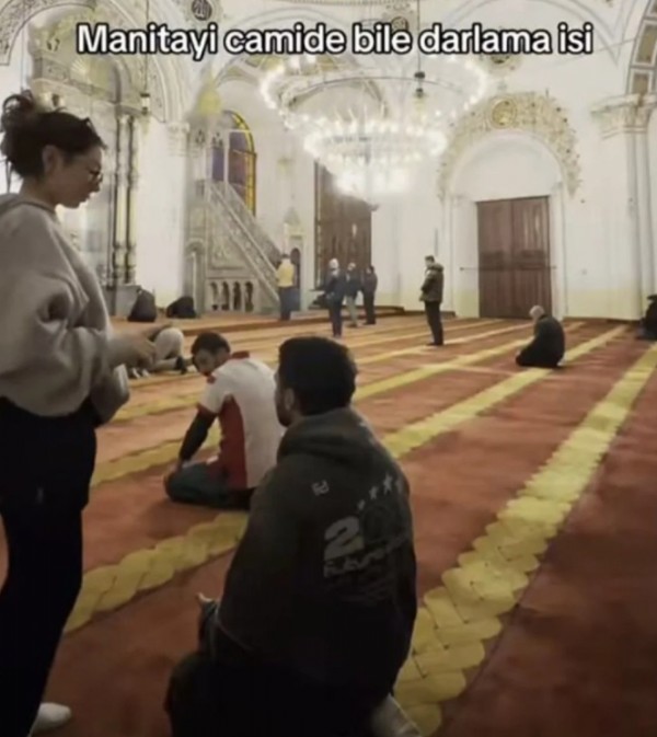 Camide Büyük Saygısızlık!