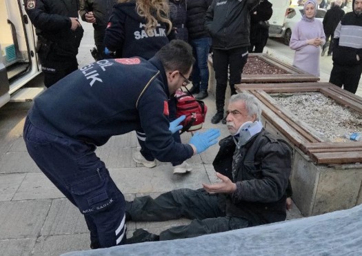 Alkol Komasına Girdi! Yere Yığıldı...