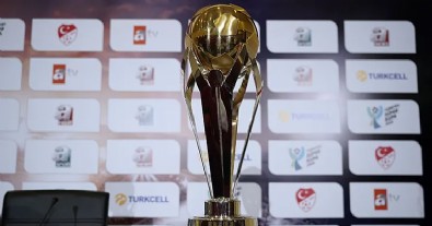 Dev derbide sürpriz karar! Süper Kupa finalinin saati değişti