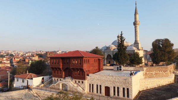 BAKAN ERSOY 160 BİN KİTAP KAPASİTELİ DEV KÜTÜPHANEYİ AÇTI