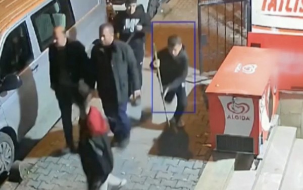 Torbacıları İhbar Etti Saldırıya Uğradı!