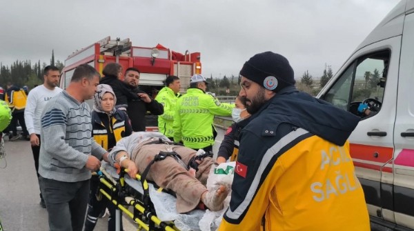 Antalya'da Feci Kaza! Otobüs Devrildi...