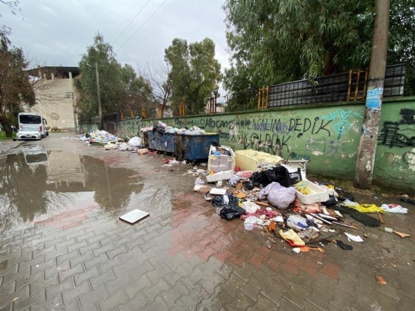 İzmir'de Çöp Dağları! Grev Bitti Çile Bitmedi