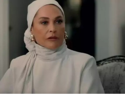 Hülya Avşar'a Filtre Uygulandı!