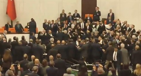 CHP'li Vekillerden Büyük Provokasyon!