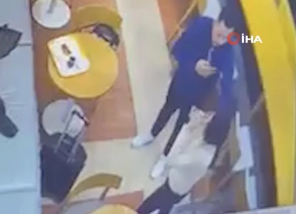 Ünlü Oyuncudan Oje Açıklaması!