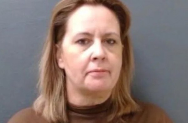 Evlatlarını Kafese Kapattı! Vahşetin Böylesi...