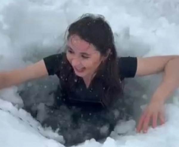 Buz Gibi Havada Göle Girdi!