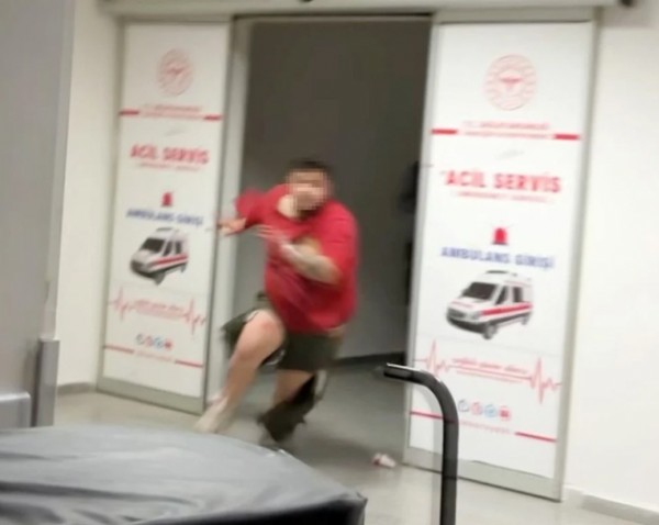 Bıçaklanan Şahıslar Gazetecilere Saldırdı!