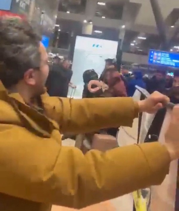 İstanbul'u Fırtına Vurdu! Vatandaşlar Zor Anlar Yaşadı