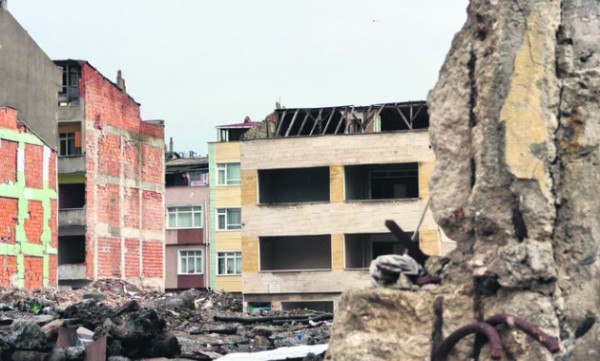 İBB Mahalleyi Enkaza Çevirdi! Vatandaş Mağdur!