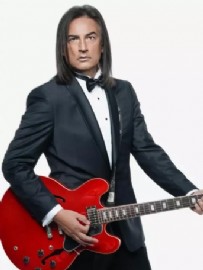 Takipçisi Çelik'ten Araba İstedi!