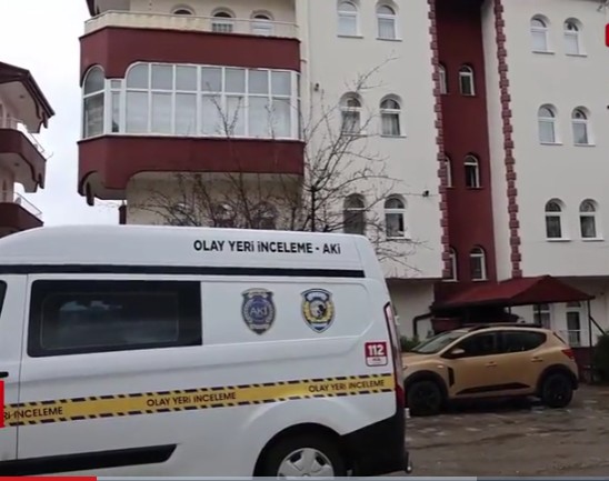 Eşini Bıçakladı Kaçarken Kaza Yaptı!