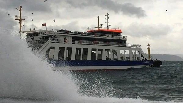 Deniz Ulaşımına Fırtına Engeli! İşte İptal Edilen Seferler