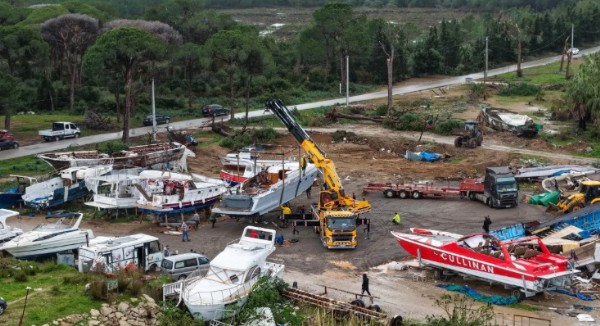 Hortum Sonrası Enkaz Kaldırılıyor!