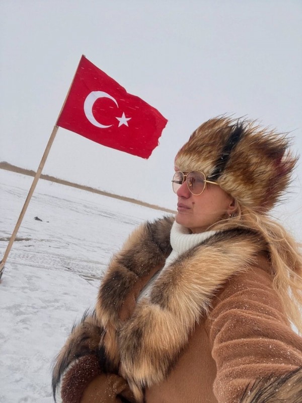 Tuğba Özay Kars'a Gitti