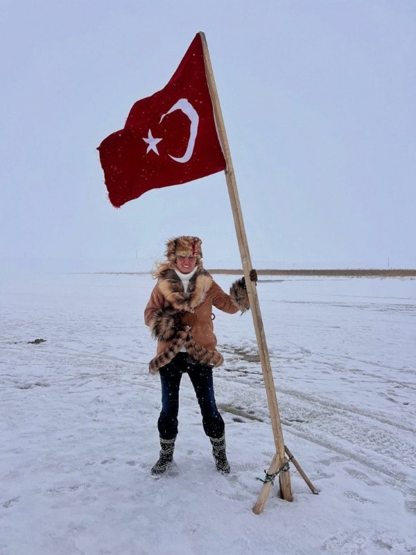 Tuğba Özay Kars'a Gitti