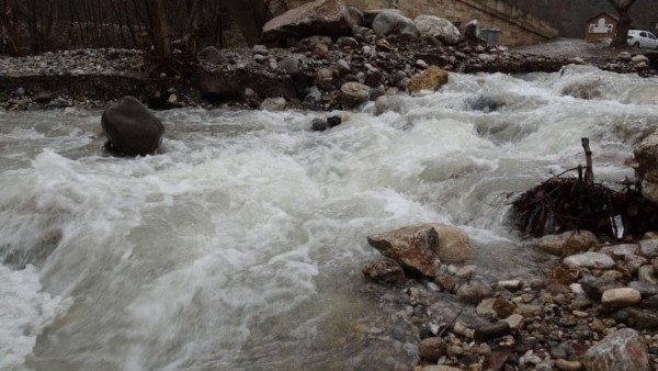 Vatandaşlar Tedirgin! Sağanak Ve Kar Yağışı Dereleri Taşırdı