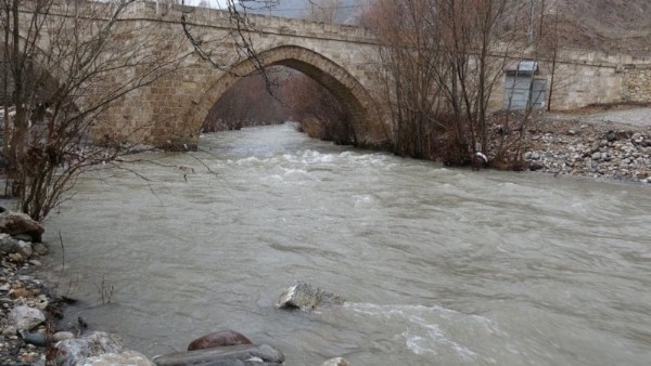 Vatandaşlar Tedirgin! Sağanak Ve Kar Yağışı Dereleri Taşırdı