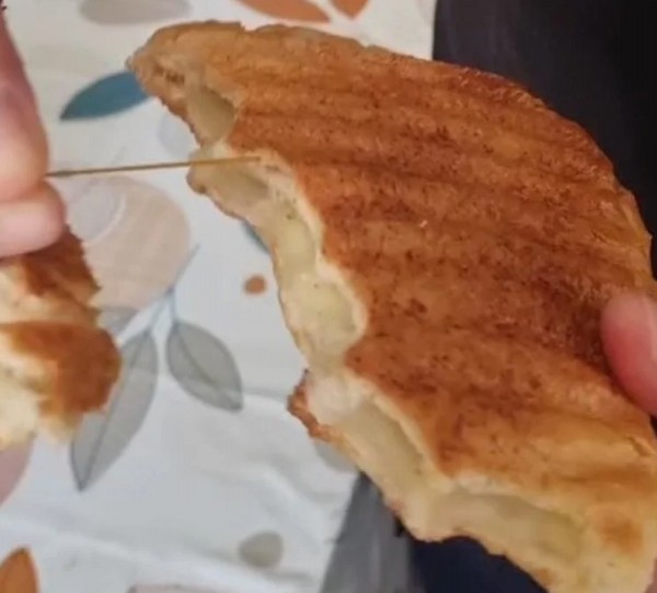 Ekmeğin İçinden Çıkan Madde Hayrete Düşürdü!