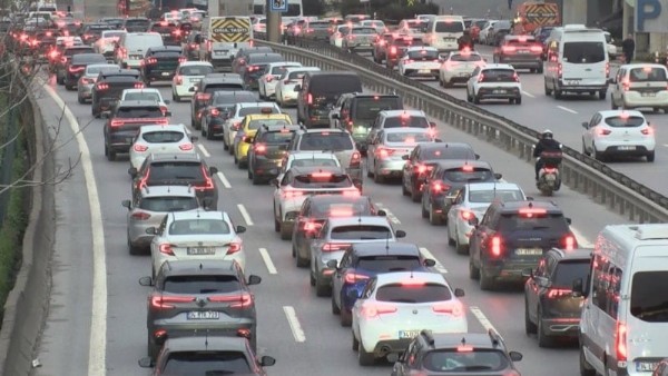 Trafik Yine Kilit! Sürücüler İlerlemekte Zorlandı