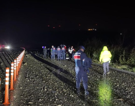 Balıkesir'de F-16 Savaş Uçağı Otoyola Düştü!