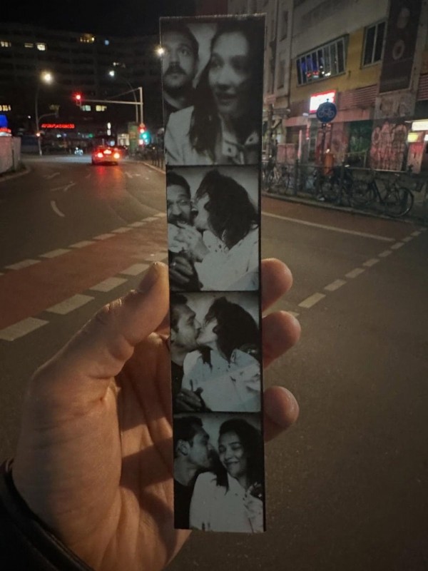 Aşkını İlan Etti