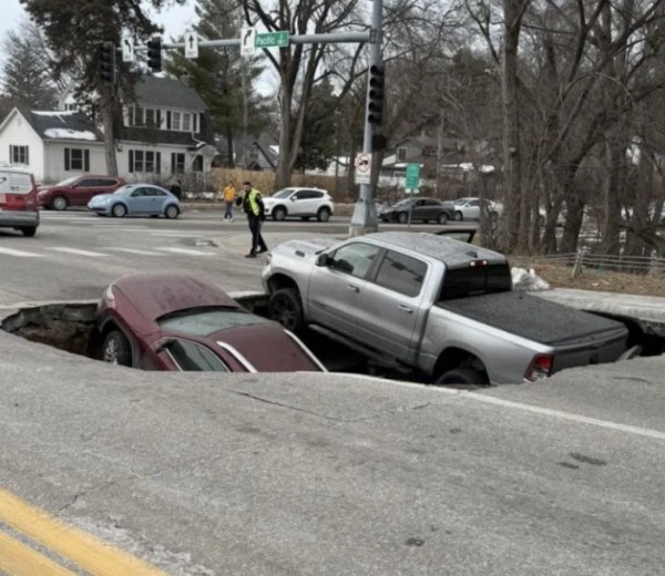 Kırmızı Işıkta Yol Çöktü!