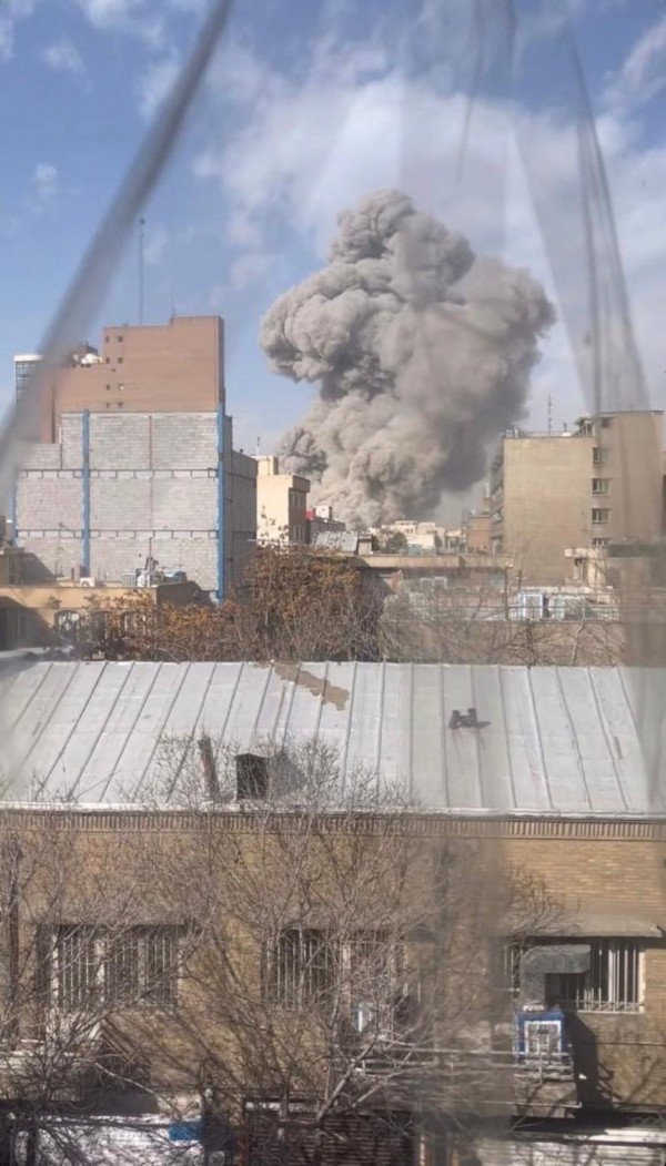 İsrail İran'a Saldırı Başlattı! Tahran'da Patlama Sesleri