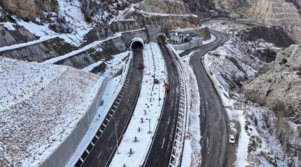 Bakan Uraloğlu Duyurdu! ' Kırkdilim Geçişi’ndeki 3 Çift Tüp Tünelde Sona Yaklaştık'
