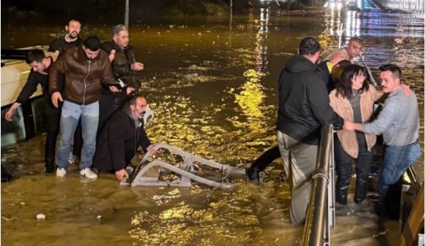 Selde Mahsur Kalan Kişiler Kurtarıldı!