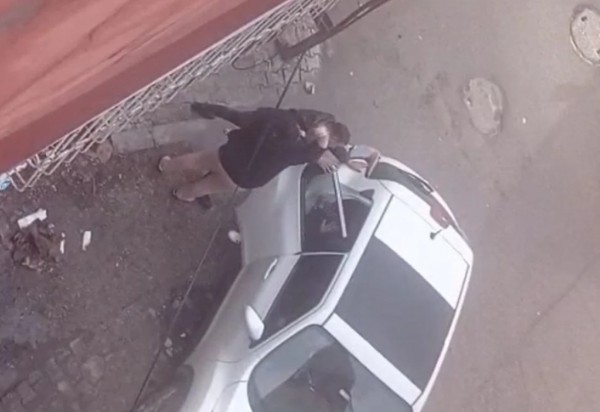 Hem Dövdü Hem Şikayetçi Oldu!