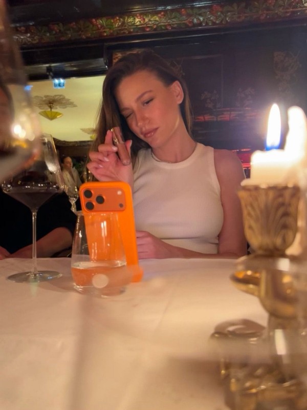 Serenay Sarıkaya'dan yeni kareler geldi