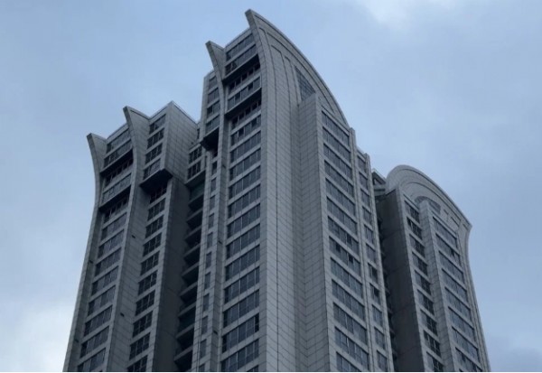 Balkondan Düşen Çocuk Hayatını Kaybetti!