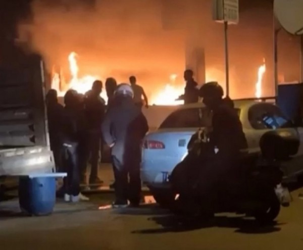 Mahalleliyi Islıkla Uyardı! Gece Yangını...